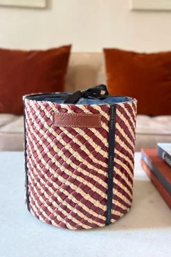 Cristina Oria Velas^Vela Artesanal De Cuero Y Rafia Con Fragancia Rosa Oud Grande