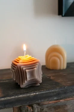 Cristina Oria Velas^Vela Cuadrada Con Relieve