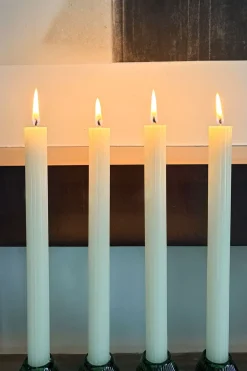 Cristina Oria Velas^Velas Con Diseño De Rayas Finas En Relieve Blancas