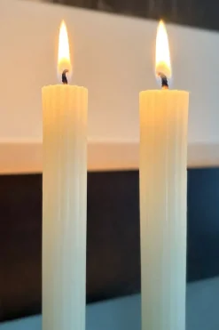 Cristina Oria Velas^Velas Con Diseño De Rayas Finas En Relieve Blancas