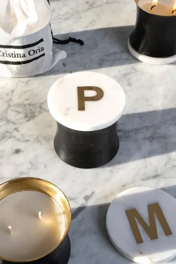 Cristina Oria Menaje Iniciales|Velas^Velas Con Tapa De Mármol Iniciales